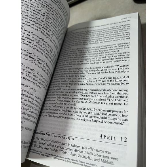 The One Year Chronological Bible NLT Paperback Tyndale New Living Translation - Picture 13 of 15